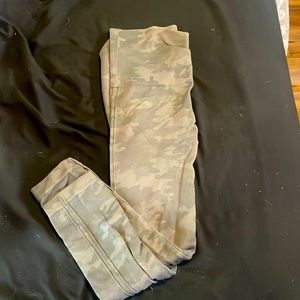 Spanx Medium Camo Legginngs